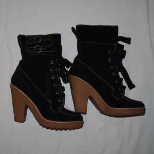 SZ 10 SLIGHTLY USED BLACK FAUX SUEDE BOOTY